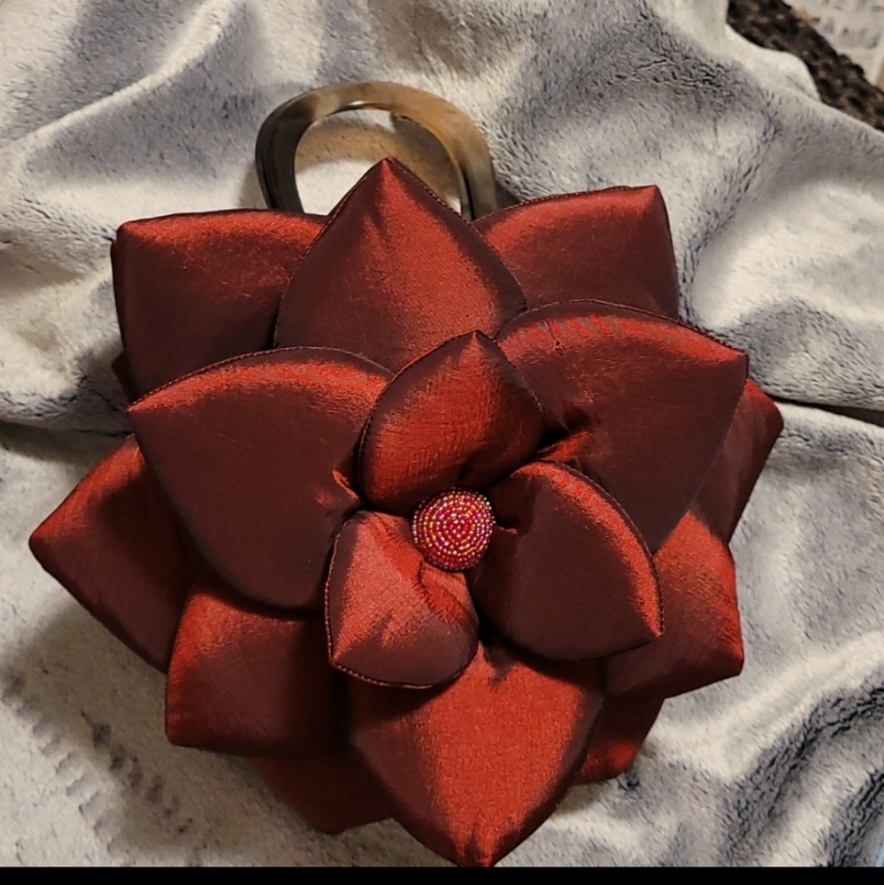 Mod By Design 3 dimensional flower purse in red